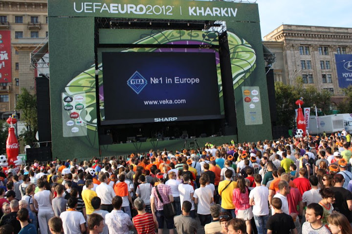 VEKA в самом водовороте футбольных страстей в фан-зонах на ЕВРО 2012