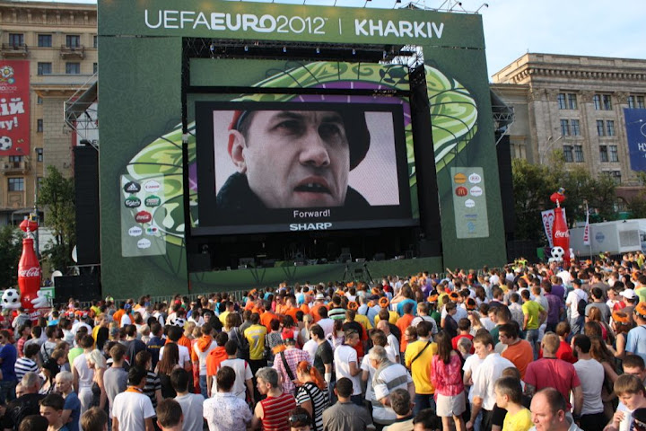 VEKA в самом водовороте футбольных страстей в фан-зонах на ЕВРО 2012