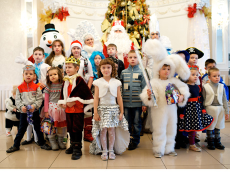 Компания "Вікно Плюс" устроила для детишек новогодний карнавал